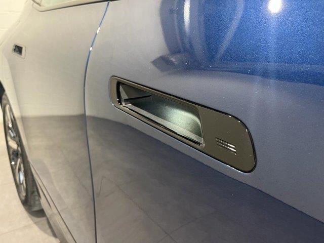 BMW iX xDrive40 color Azul. Año 2022. 240KW(326CV). Eléctrico. En concesionario Quadis Munich (Manresa) de Barcelona