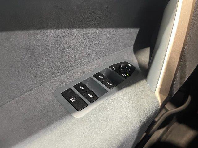 BMW iX xDrive40 color Azul. Año 2022. 240KW(326CV). Eléctrico. En concesionario Quadis Munich (Manresa) de Barcelona