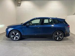 Fotos de BMW iX xDrive40 color Azul. Año 2022. 240KW(326CV). Eléctrico. En concesionario Quadis Munich (San Fruitós de Bagés DUC) de Barcelona