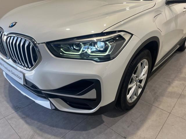 BMW X1 xDrive25e color Blanco. Año 2021. 162KW(220CV). Híbrido Electro/Gasolina. En concesionario Quadis Munich (San Fruitós de Bagés DUC) de Barcelona