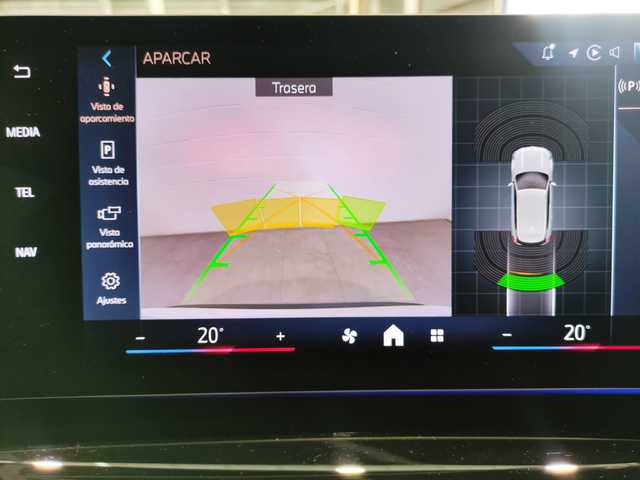 Foto 11 BMW iX1 eDrive20 150 kW (204 CV)