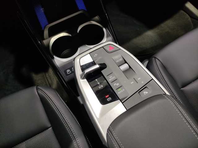 BMW iX1 eDrive20 color Blanco. Año 2025. 150KW(204CV). Eléctrico. En concesionario Quadis Munich (Manresa) de Barcelona