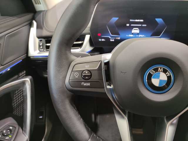 BMW iX1 eDrive20 color Blanco. Año 2025. 150KW(204CV). Eléctrico. En concesionario Quadis Munich (Manresa) de Barcelona