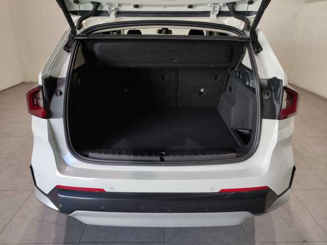 BMW iX1 eDrive20 color Blanco. Año 2025. 150KW(204CV). Eléctrico. En concesionario Quadis Munich (Manresa) de Barcelona