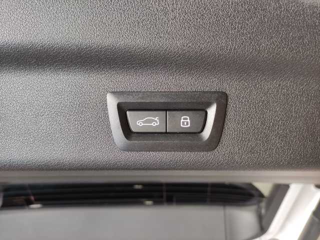 BMW iX1 eDrive20 color Blanco. Año 2025. 150KW(204CV). Eléctrico. En concesionario Quadis Munich (Manresa) de Barcelona