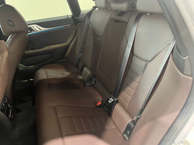 BMW i4 eDrive40 color Blanco. Año 2025. 250KW(340CV). Eléctrico. En concesionario Quadis Munich (Manresa) de Barcelona