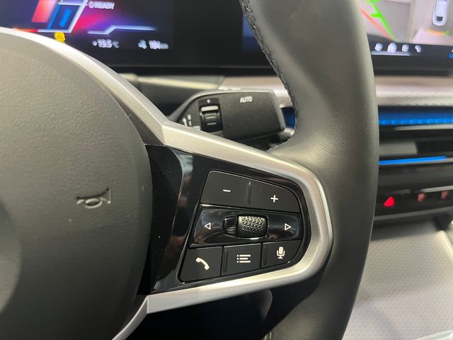 BMW i4 eDrive40 color Blanco. Año 2025. 250KW(340CV). Eléctrico. En concesionario Quadis Munich (Manresa) de Barcelona