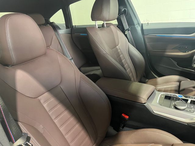 BMW i4 eDrive40 color Blanco. Año 2025. 250KW(340CV). Eléctrico. En concesionario Quadis Munich (Manresa) de Barcelona