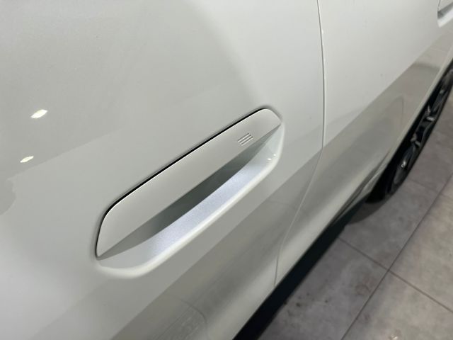 BMW i4 eDrive40 color Blanco. Año 2025. 250KW(340CV). Eléctrico. En concesionario Quadis Munich (Manresa) de Barcelona