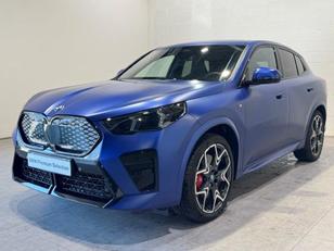Fotos de BMW iX2 xDrive30 color Azul. Año 2025. 230KW(313CV). Eléctrico. En concesionario Quadis Munich (San Fruitós de Bagés DUC) de Barcelona