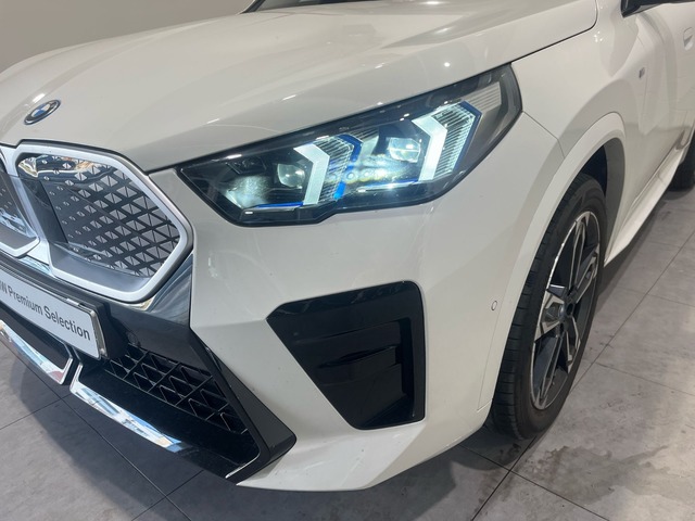 BMW iX2 eDrive20 color Blanco. Año 2025. 150KW(204CV). Diésel. En concesionario Quadis Munich (San Fruitós de Bagés DUC) de Barcelona