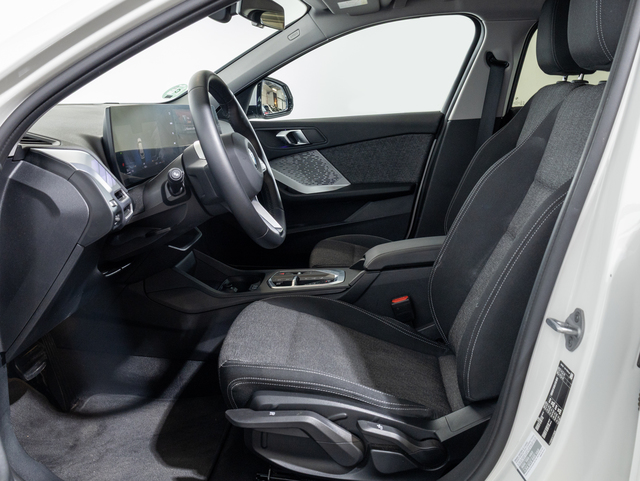 BMW Serie 1 116i color Blanco. Año 2025. 90KW(122CV). Gasolina. En concesionario Oliva Motor Girona de Girona