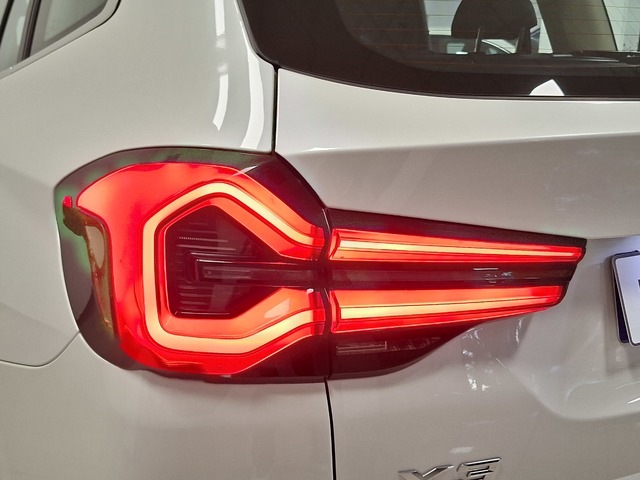 BMW X3 xDrive20d color Blanco. Año 2021. 140KW(190CV). Diésel. En concesionario Automoviles Bertolin, S.L. de Valencia