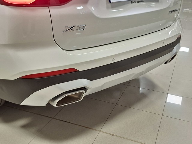 BMW X3 xDrive20d color Blanco. Año 2021. 140KW(190CV). Diésel. En concesionario Automoviles Bertolin, S.L. de Valencia
