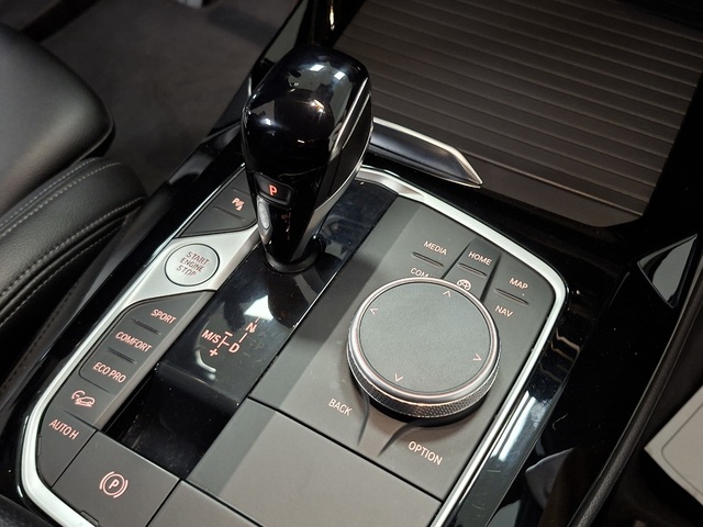 BMW X3 xDrive20d color Blanco. Año 2021. 140KW(190CV). Diésel. En concesionario Automoviles Bertolin, S.L. de Valencia