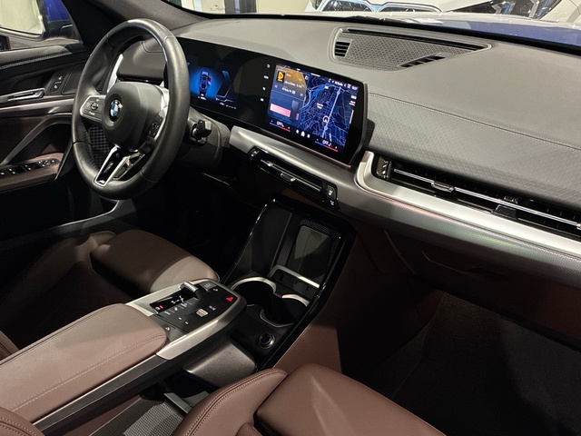 BMW X2 sDrive18d color Azul. Año 2025. 110KW(150CV). Diésel. En concesionario BMW Marcos Automoción de Valencia