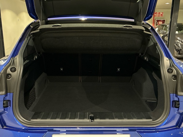 BMW X2 sDrive18d color Azul. Año 2025. 110KW(150CV). Diésel. En concesionario BMW Marcos Automoción de Valencia