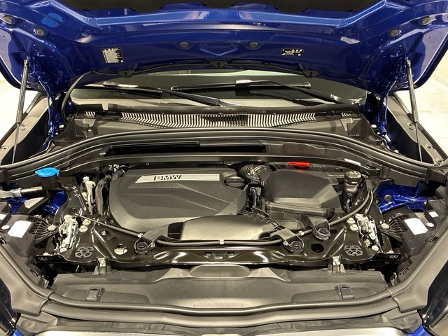 BMW X2 sDrive18d color Azul. Año 2025. 110KW(150CV). Diésel. En concesionario BMW Marcos Automoción de Valencia