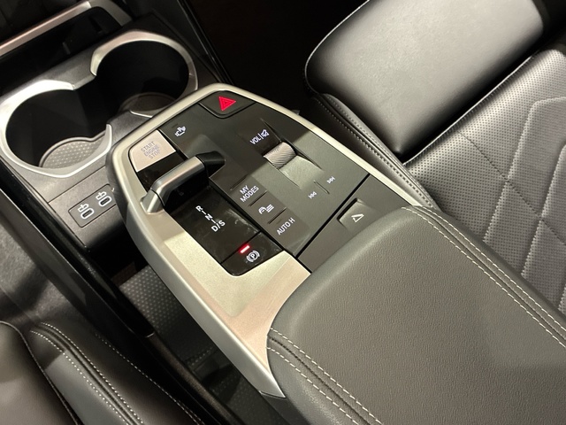 BMW X2 sDrive18d color Gris. Año 2025. 110KW(150CV). Diésel. En concesionario BMW Marcos Automoción de Valencia