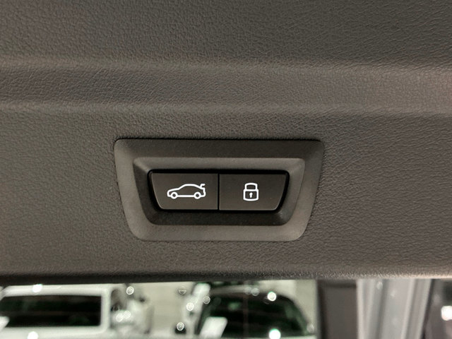 BMW X2 sDrive18d color Gris. Año 2025. 110KW(150CV). Diésel. En concesionario BMW Marcos Automoción de Valencia