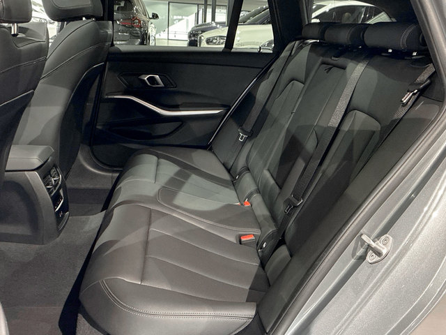 BMW Serie 3 320d Touring color Gris. Año 2025. 140KW(190CV). Diésel. En concesionario BMW Marcos Automoción de Valencia