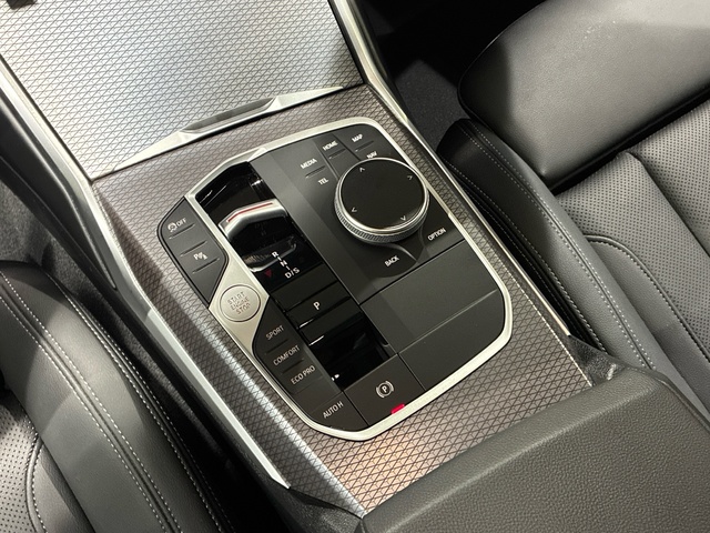 BMW Serie 3 320d Touring color Gris. Año 2025. 140KW(190CV). Diésel. En concesionario BMW Marcos Automoción de Valencia