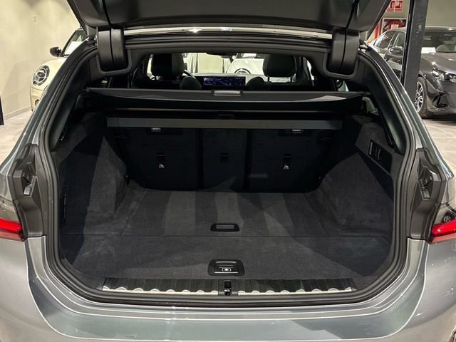 BMW Serie 3 320d Touring color Gris. Año 2025. 140KW(190CV). Diésel. En concesionario BMW Marcos Automoción de Valencia