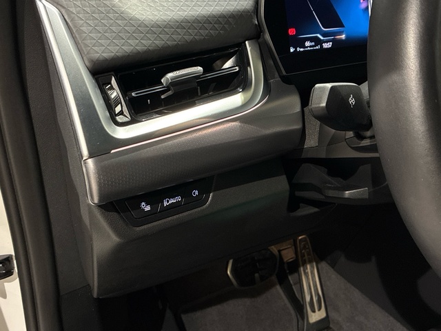 BMW X2 xDrive20d color Blanco. Año 2025. 120KW(163CV). Diésel. En concesionario BMW Marcos Automoción de Valencia