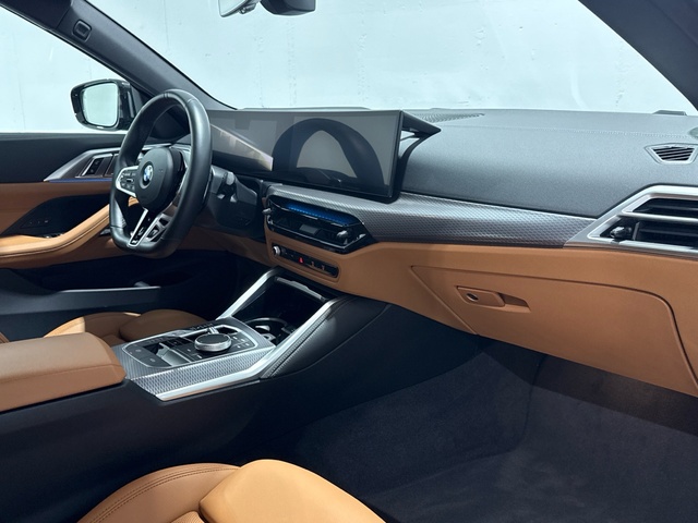 BMW Serie 4 420i Cabrio color Negro. Año 2024. 135KW(184CV). Gasolina. En concesionario Auto Premier, S.A. - MADRID de Madrid