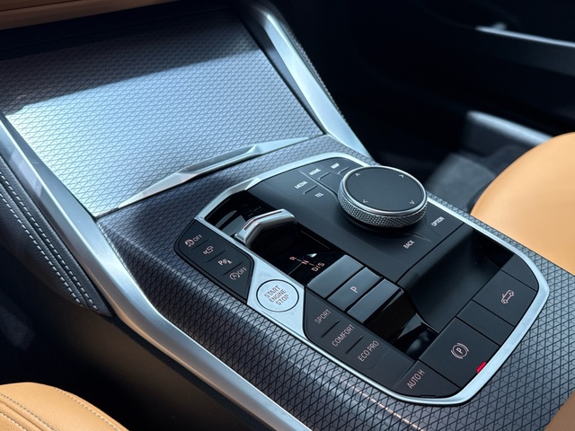 BMW Serie 4 420i Cabrio color Negro. Año 2024. 135KW(184CV). Gasolina. En concesionario Auto Premier, S.A. - MADRID de Madrid