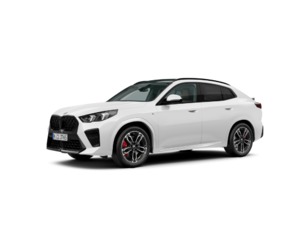 Fotos de BMW X2 sDrive18d color Blanco. Año 2025. 110KW(150CV). Diésel. En concesionario San Pablo Motor | Su Eminencia de Sevilla