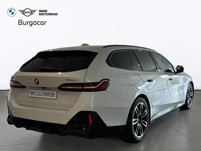 BMW Serie 5 520d Touring color Blanco. Año 2025. 145KW(197CV). Diésel. En concesionario Motor Gorbea de Álava