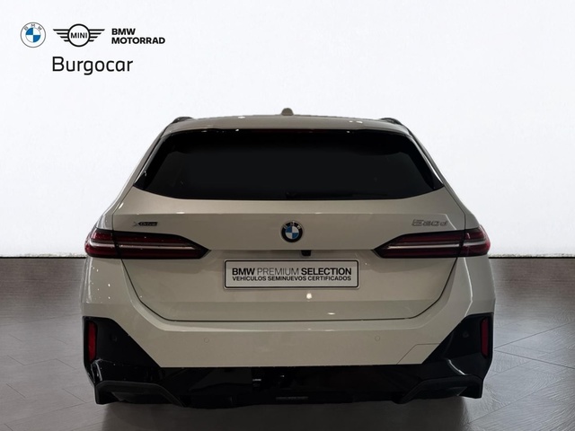 BMW Serie 5 520d Touring color Blanco. Año 2025. 145KW(197CV). Diésel. En concesionario Motor Gorbea de Álava