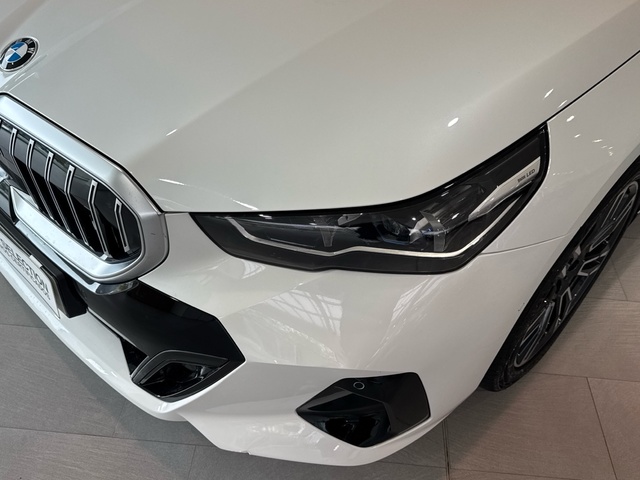 BMW Serie 5 520d Touring color Blanco. Año 2025. 145KW(197CV). Diésel. En concesionario Motor Gorbea de Álava