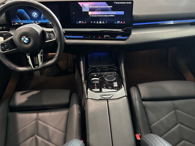 BMW Serie 5 520d Touring color Blanco. Año 2025. 145KW(197CV). Diésel. En concesionario Motor Gorbea de Álava