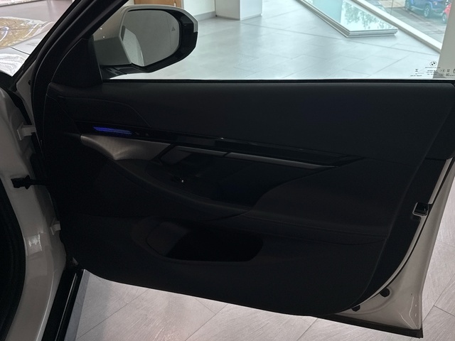 BMW Serie 5 520d Touring color Blanco. Año 2025. 145KW(197CV). Diésel. En concesionario Motor Gorbea de Álava