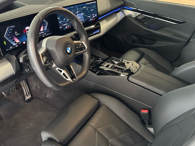 BMW Serie 5 520d Touring color Blanco. Año 2025. 145KW(197CV). Diésel. En concesionario Motor Gorbea de Álava