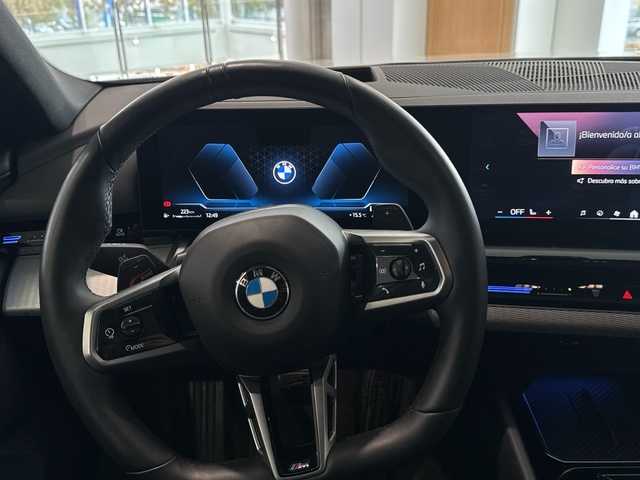 BMW Serie 5 520d Touring color Blanco. Año 2025. 145KW(197CV). Diésel. En concesionario Motor Gorbea de Álava