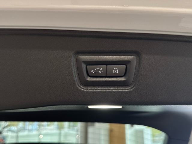 BMW Serie 5 520d Touring color Blanco. Año 2025. 145KW(197CV). Diésel. En concesionario Motor Gorbea de Álava