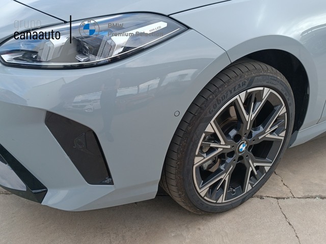 BMW Serie 1 120d color Gris. Año 2025. 120KW(163CV). Diésel. En concesionario TACO de Sta. C. Tenerife
