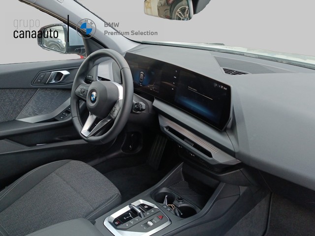 BMW Serie 1 120d color Gris. Año 2025. 120KW(163CV). Diésel. En concesionario TACO de Sta. C. Tenerife