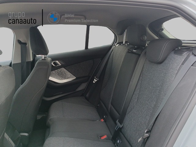 BMW Serie 1 120d color Gris. Año 2025. 120KW(163CV). Diésel. En concesionario TACO de Sta. C. Tenerife