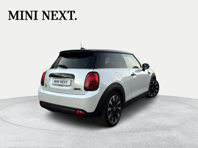 fotoG 3 del MINI MINI 3 Puertas Cooper SE 135 kW (184 CV) 184cv Eléctrico del 2023 en Granada