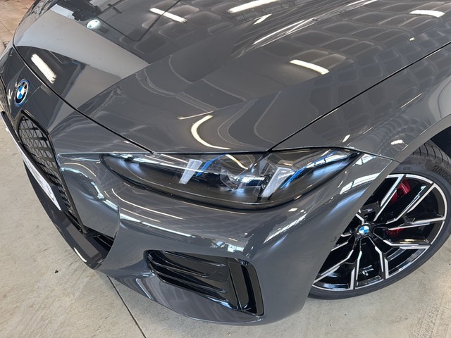 BMW i4 eDrive40 color Gris. Año 2025. 250KW(340CV). Eléctrico. En concesionario Enekuri Motor de Vizcaya