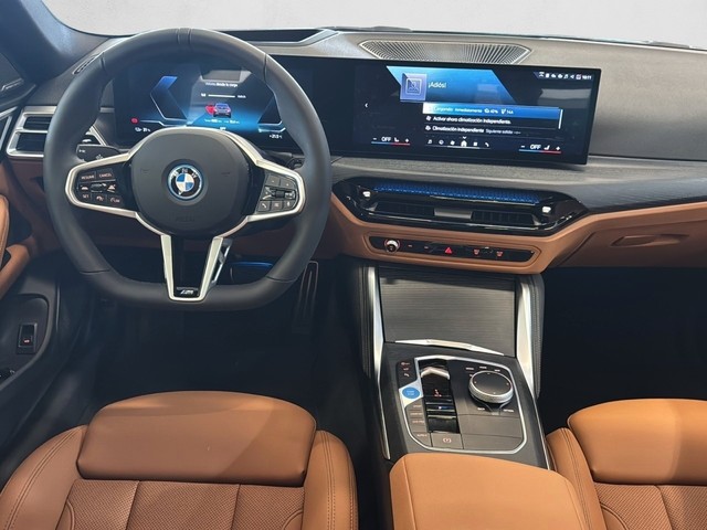 BMW i4 eDrive40 color Gris. Año 2025. 250KW(340CV). Eléctrico. En concesionario Enekuri Motor de Vizcaya