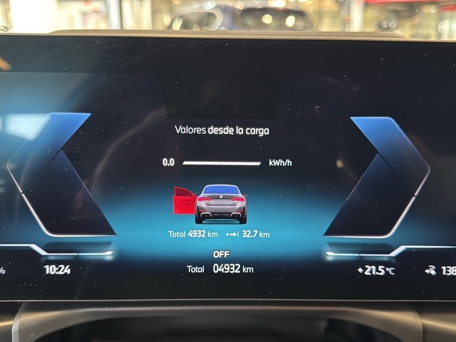 BMW i4 eDrive40 color Gris. Año 2025. 250KW(340CV). Eléctrico. En concesionario Enekuri Motor de Vizcaya