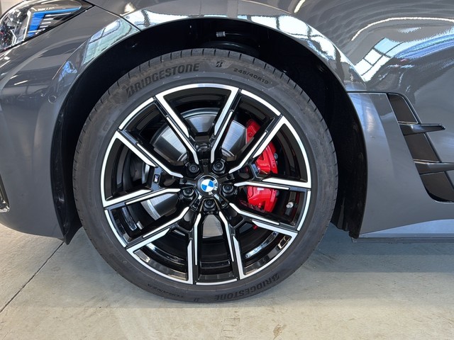 BMW i4 eDrive40 color Gris. Año 2025. 250KW(340CV). Eléctrico. En concesionario Enekuri Motor de Vizcaya