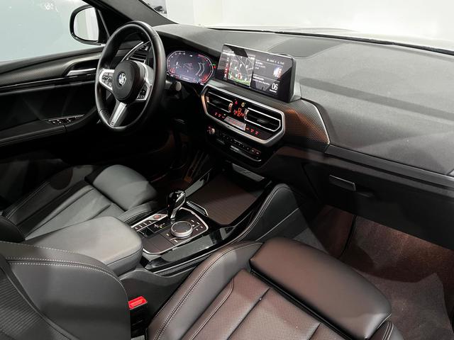 BMW X4 xDrive20d color Negro. Año 2023. 140KW(190CV). Diésel. En concesionario Unicars Ponent de Lleida