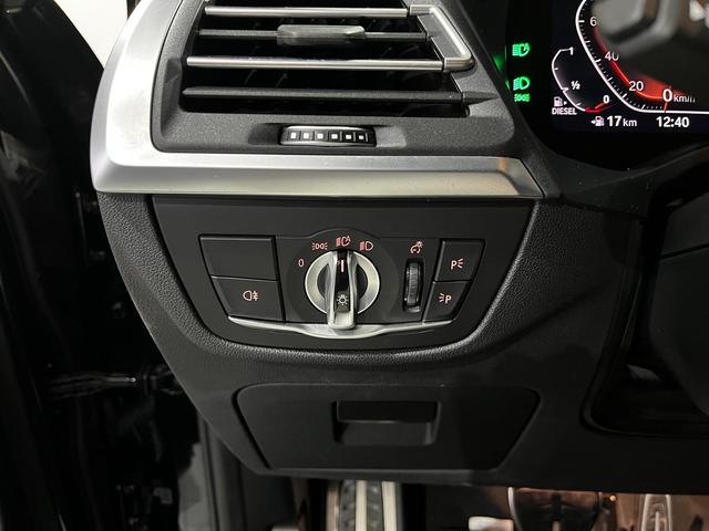 BMW X4 xDrive20d color Negro. Año 2023. 140KW(190CV). Diésel. En concesionario Unicars Ponent de Lleida