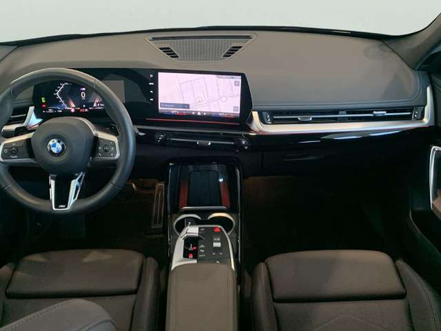 BMW X1 sDrive20d color Azul. Año 2025. 120KW(163CV). Diésel. En concesionario Unicars Ponent de Lleida